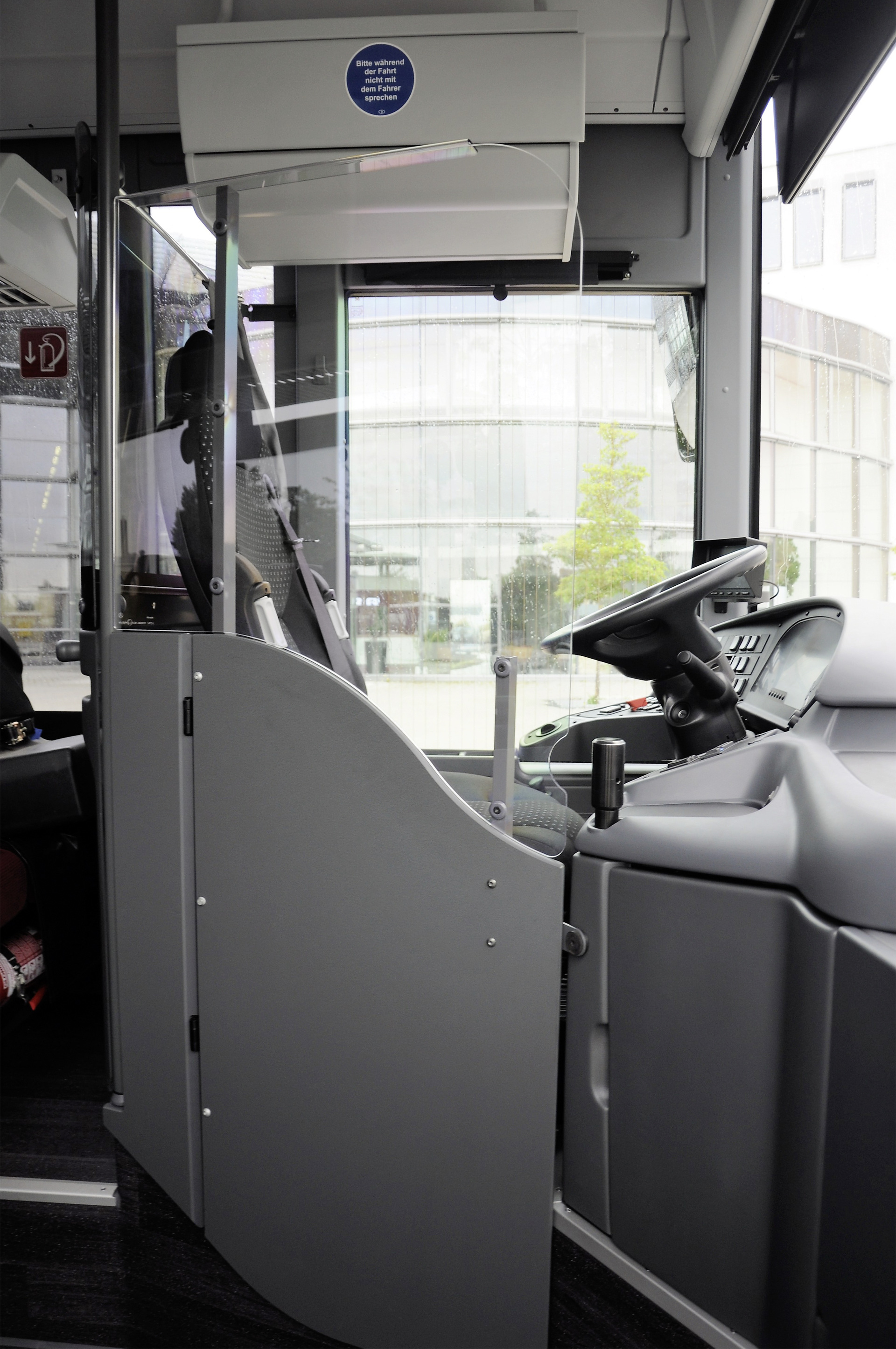 No matter whether they are made of real glass or polycarbonate, the partitions are available in a closed version and also partly open for ticket sales. In great demand: retrofit driver protection door now also available for the Setra LE business inter-city bus