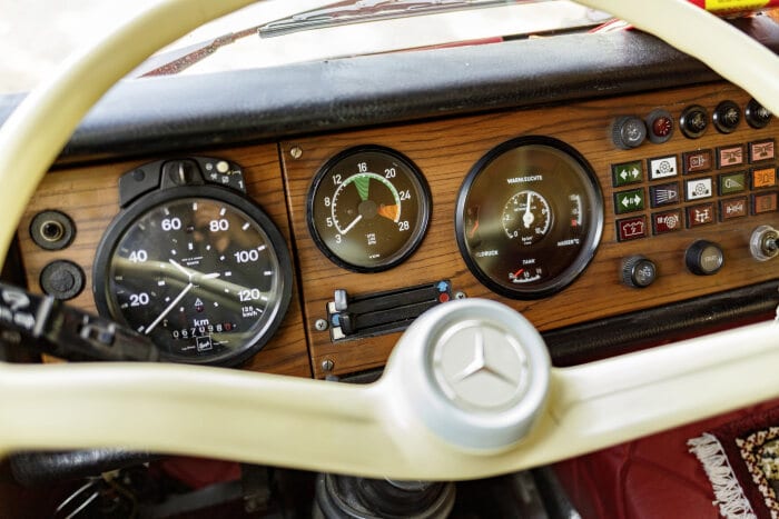 From a coach box to a high-tech cockpit: how the truck driver's workplace has changed over the past 60 years