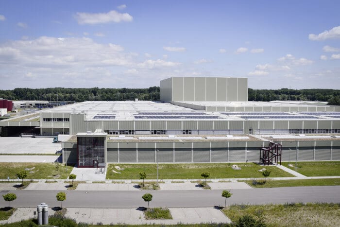 Neuer Lagerkomplex mit modernster Technik und 80.000 m² Lagerfläche: Das Mercedes-Benz Global Logistics Center in Germersheim feiert sein 30-jähriges Bestehen