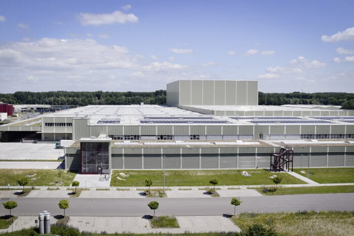 New warehouse complex with state-of-the-art technology and 80,000 m² of storage space: The Mercedes-Benz Global Logistics Center in Germersheim celebrates 30 years