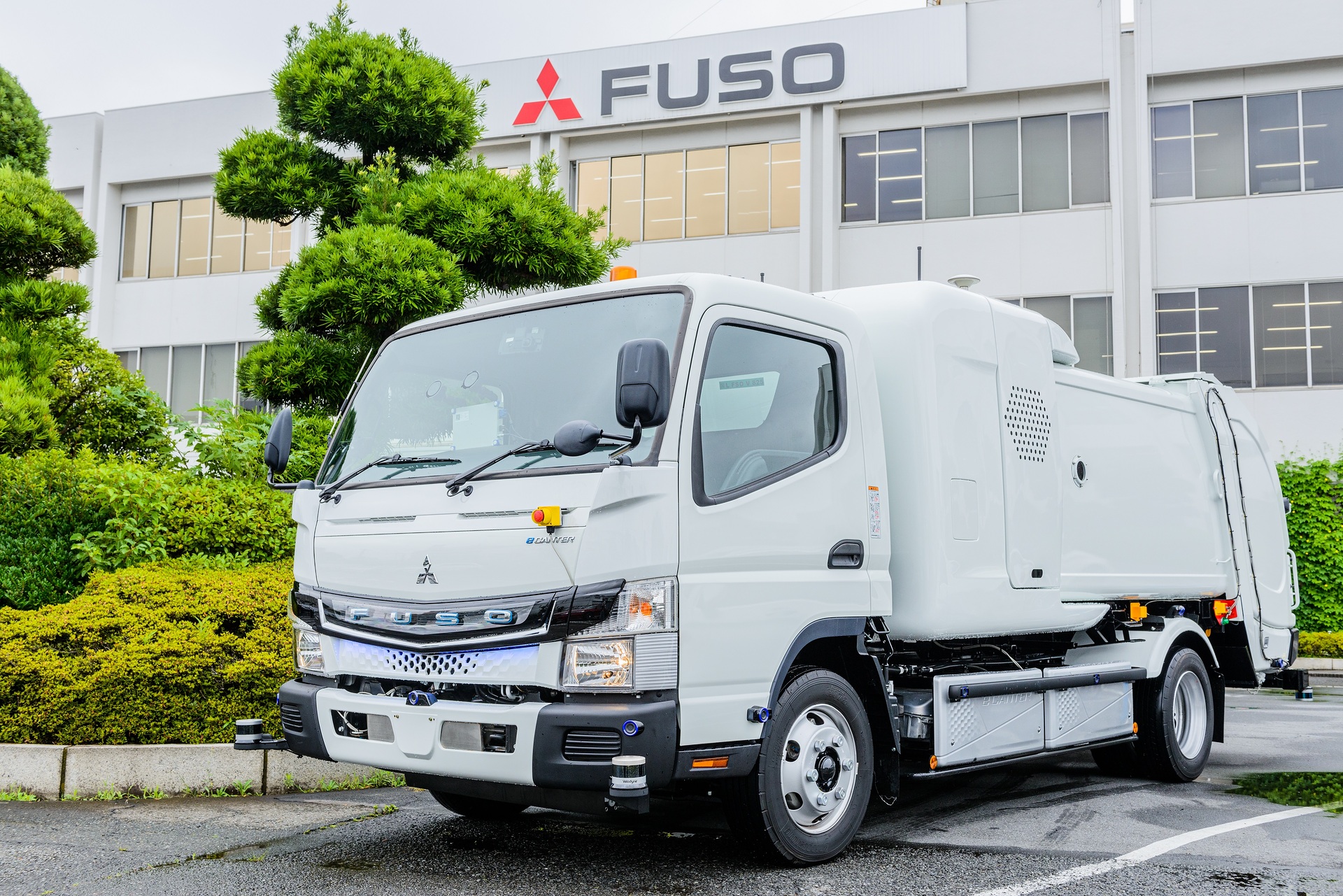 Der FUSO e Canter SensorCollect Konzept-Lkw am FUSO-Hauptsitz in Kawasaki, Japan FUSO Future Innovation Lab: eCanter SensorCollect zeigt innovativen Entwicklungsansatz