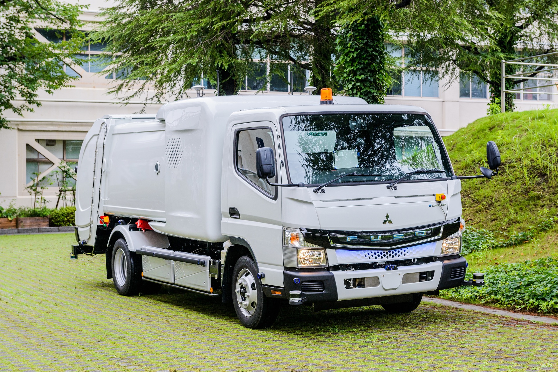 Das innovative FUSO eCanter SensorCollect Konzeptfahrzeug FUSO Future Innovation Lab: eCanter SensorCollect zeigt innovativen Entwicklungsansatz
