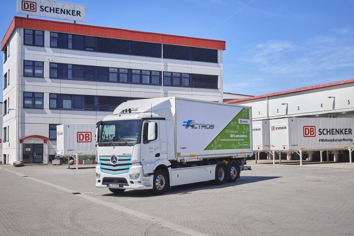 Locally CO2-neutral distribution transport for Leipzig: DB Schenker counts on the  Mercedes-Benz eActros