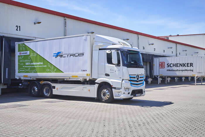 Locally CO2-neutral distribution transport for Leipzig: DB Schenker counts on the  Mercedes-Benz eActros