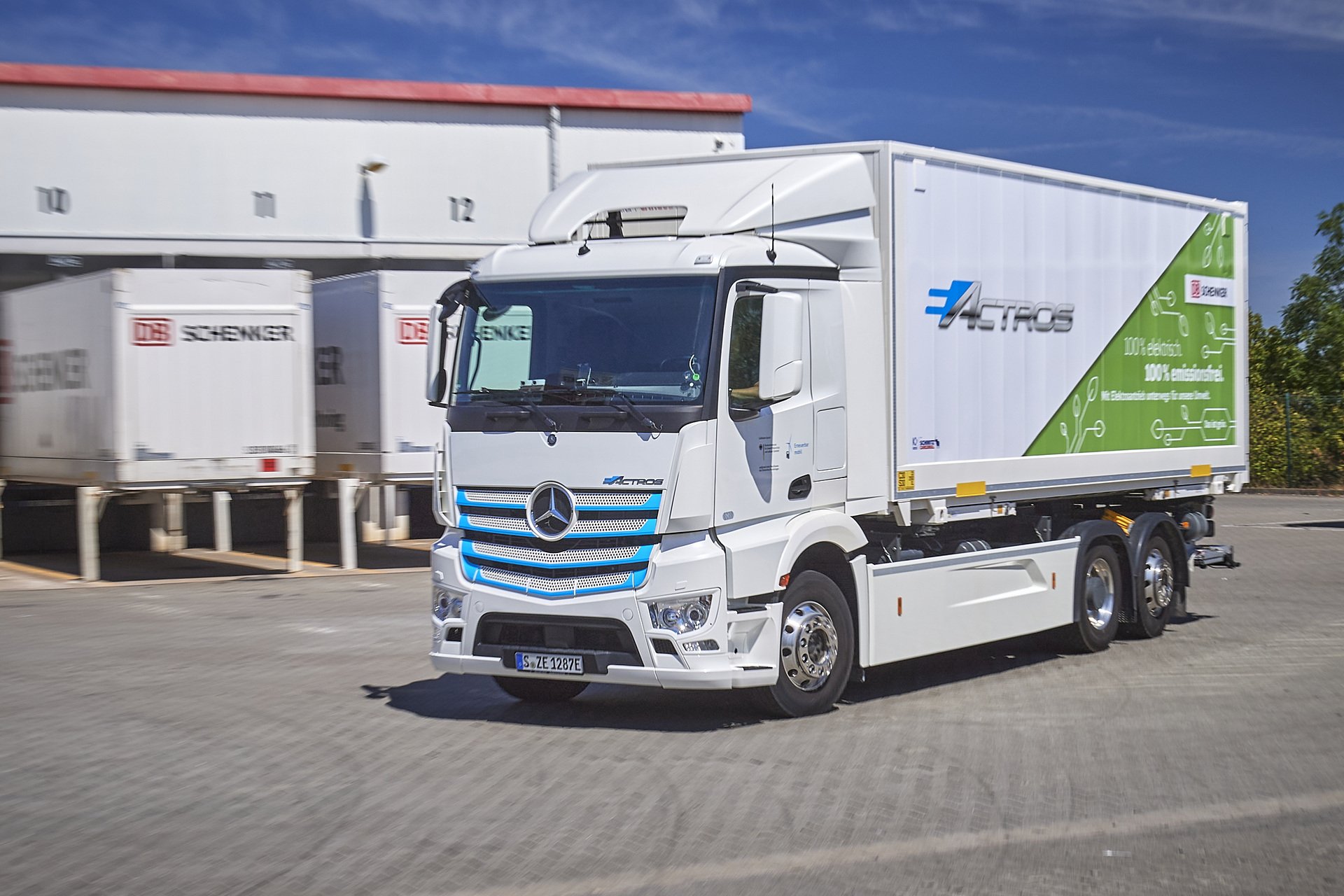 Lokal CO2-neutraler Verteilerverkehr für Leipzig: DB Schenker zählt auf Mercedes-Benz eActros Lokal CO2-neutraler Verteilerverkehr für Leipzig: DB Schenker zählt auf Mercedes-Benz eActros