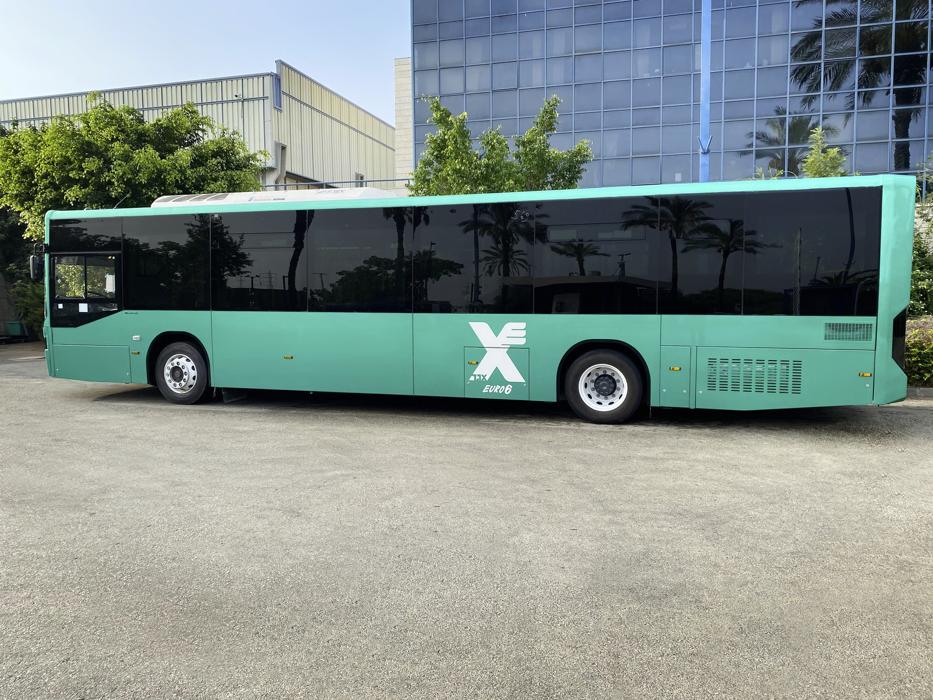 Daimler Buses liefert insgesamt 415 Einheiten an Stadt- und Überlandbussen nach Israel. Der Großauftrag setzt sich zusammen aus 156 Einheiten des Überland-Fahrgestells OC 500 RF 1939 sowie 259 Einheiten des Stadtbus-Fahrgestells OC 500 LE 1830, die vor Ort mit Aufbauten versehen werden. Großauftrag für Daimler Buses: 415 Stadt- und Überlandbusse für Israel