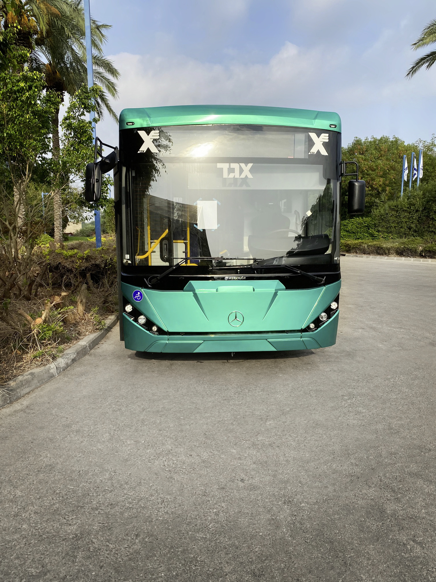Daimler Buses liefert insgesamt 415 Einheiten an Stadt- und Überlandbussen nach Israel. Der Großauftrag setzt sich zusammen aus 156 Einheiten des Überland-Fahrgestells OC 500 RF 1939 sowie 259 Einheiten des Stadtbus-Fahrgestells OC 500 LE 1830, die vor Ort mit Aufbauten versehen werden. Großauftrag für Daimler Buses: 415 Stadt- und Überlandbusse für Israel
