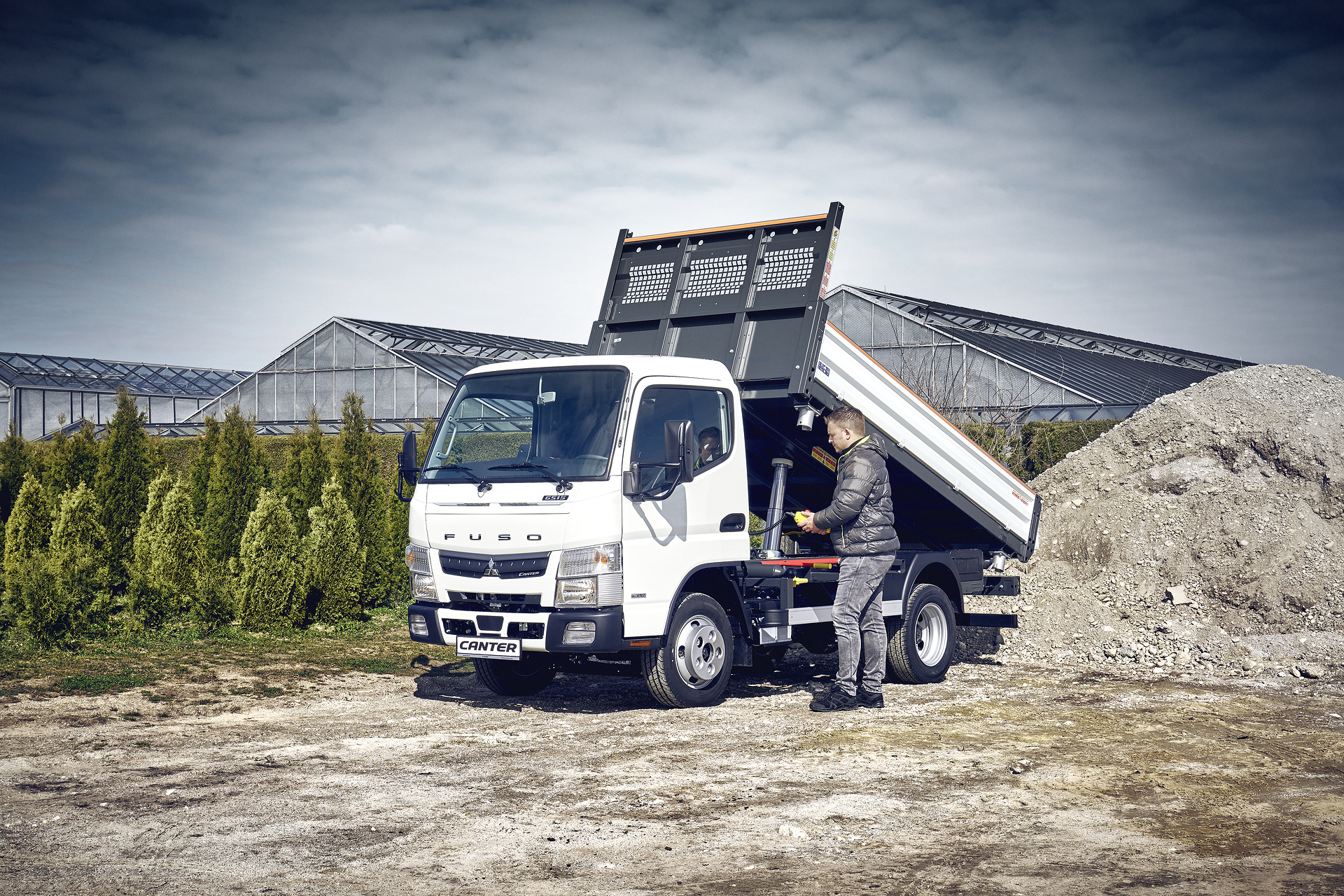 Mercedes-Benz Unimog und FUSO Canter im GaLaBau