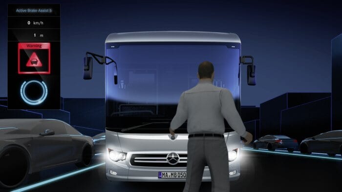 Weltpremiere für den Notbremsassistenten Active Brake Assist 5 im Omnibus: Der neue Überlandbus Mercedes-Benz Intouro ist Maßstab für Sicherheit