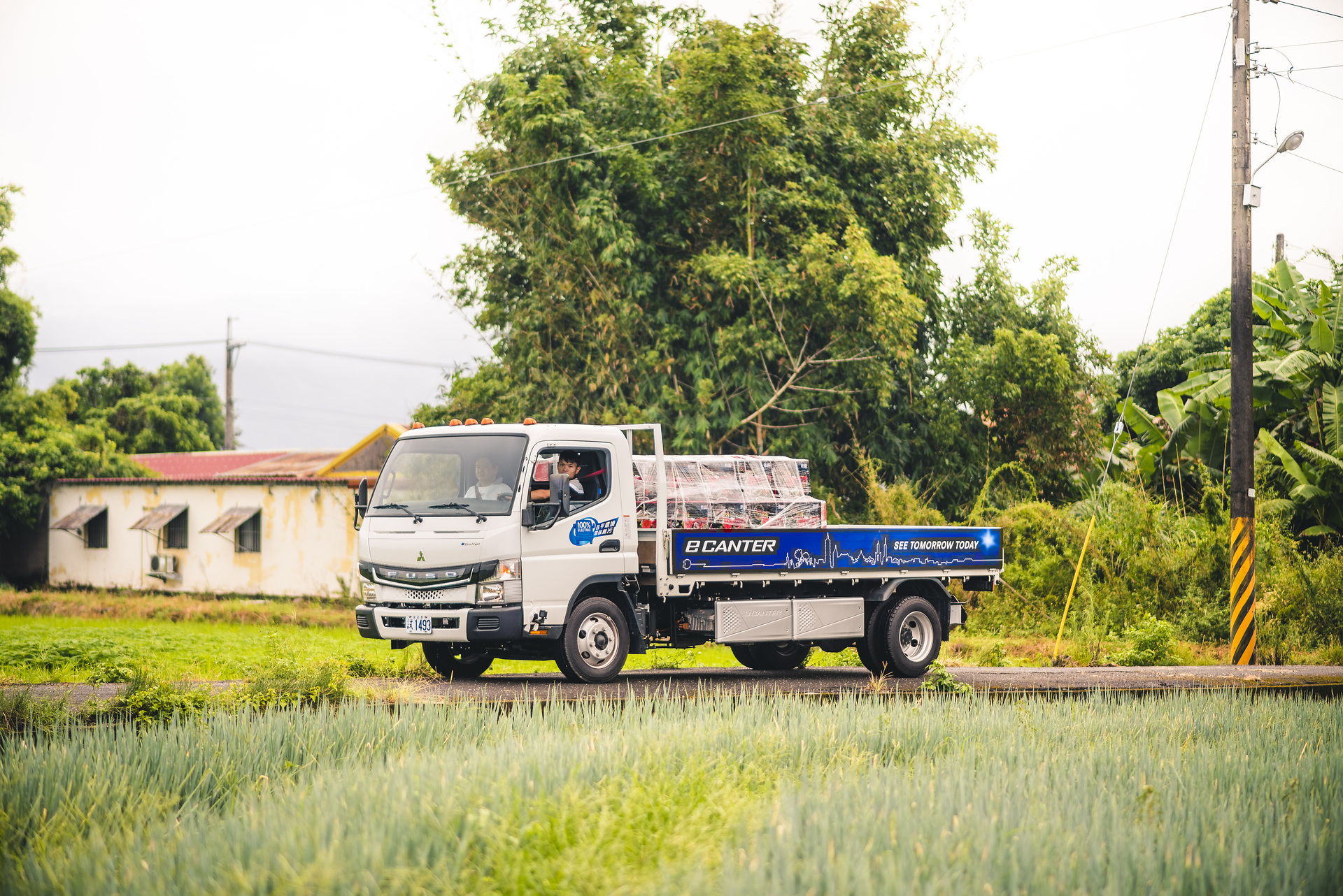Der FUSO eCanter bei Kundenversuchen auf dem Land in Taiwan (China) Elektrisch auf fünf Kontinenten: FUSO eCanter demonstriert Zukunft des urbanen Lieferverkehrs