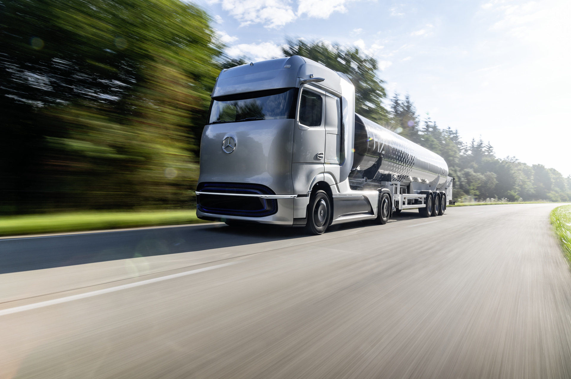 Daimler Trucks Presents Technology Strategy For Electrification World