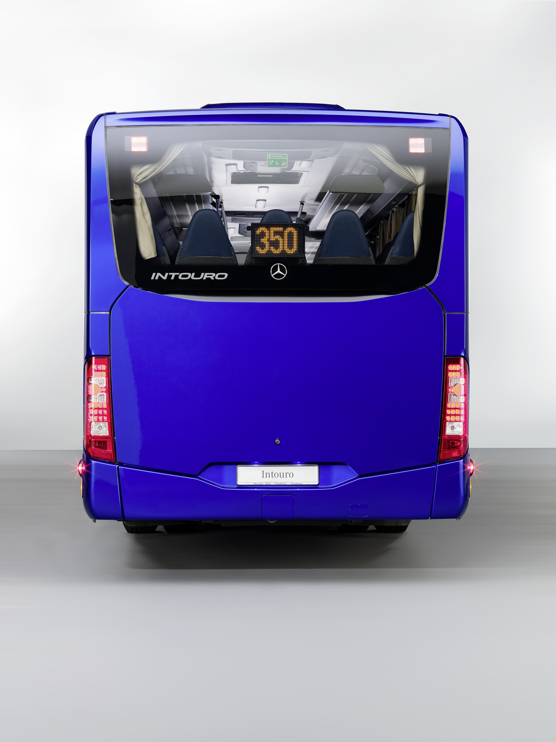 Mercedes-Benz Intouro M, Exterior, blue metallic, OM 936 rated at 260 kW/354 hp, displacement 7.7 l, 6-speed automatic transmission, Active Brake Assist 5, Sideguard Assist, Lane Assist, BiXenon headlamps, length/width/height: 13090/2550/3365 mm, seating: 1/59. Mercedes-Benz Intouro M