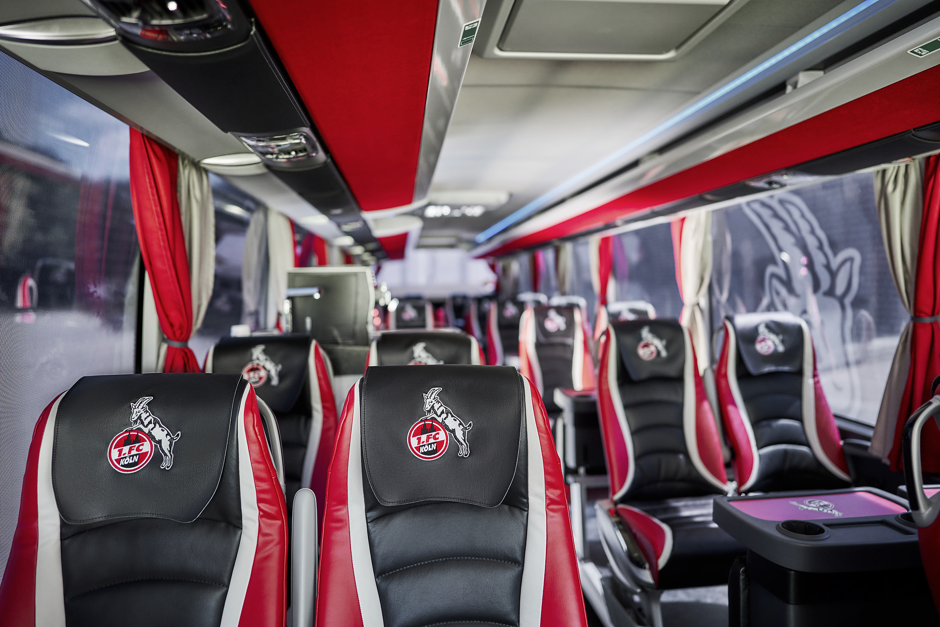 Coach seats with refined leather covers and electrically adjustable leg and table rests Cologne's unique Setra Bus