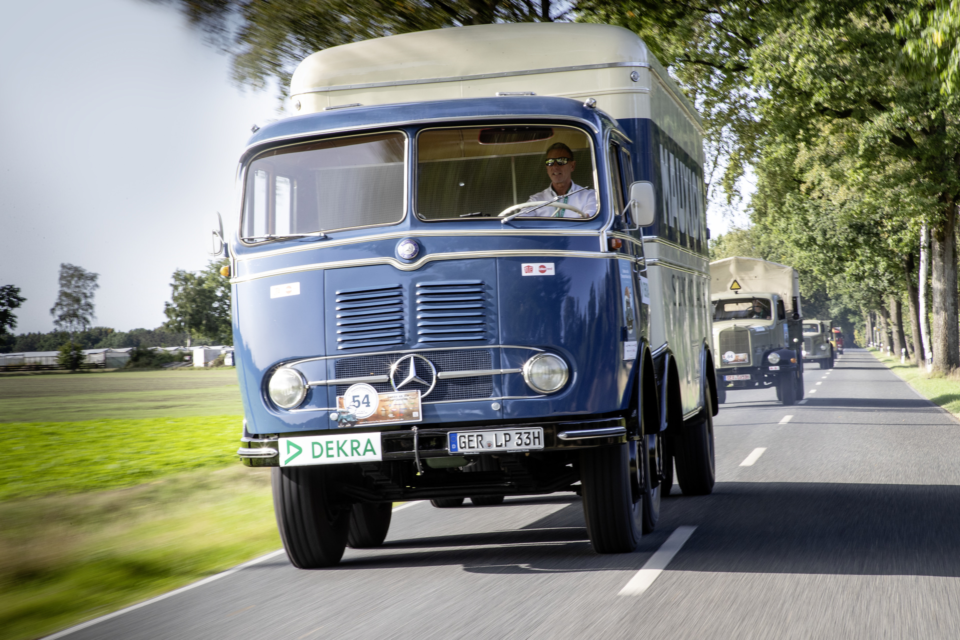 Mercedes-Benz LP 333, Driver: Joachim Schlereth, Head of Mercedes-Benz Trucks Sales and Services Germany, 17th Tour of Germany for vintage trucks. Drivers of the past century: on the road in a Mercedes-Benz LP 333 and an L 5000