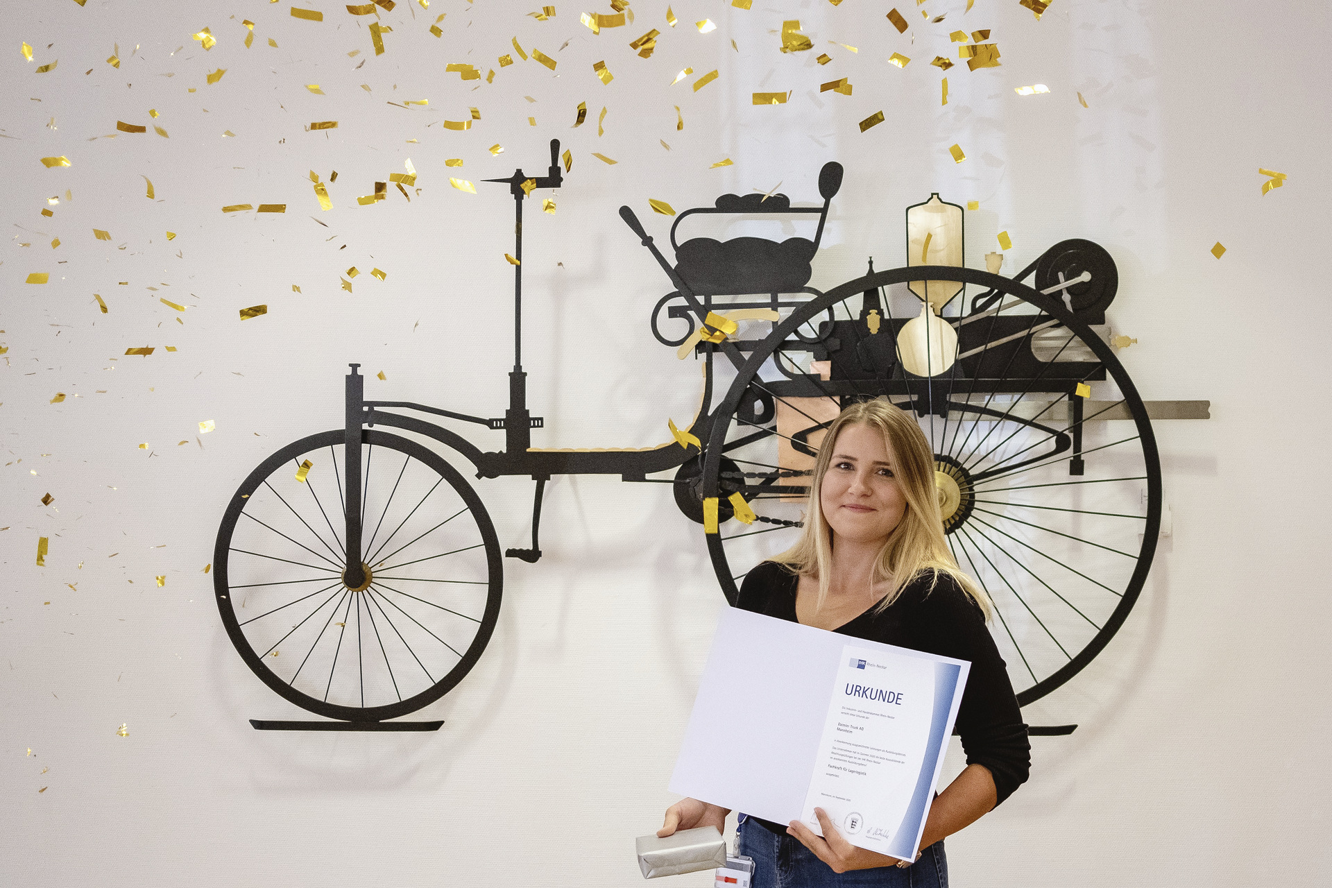 Melissa Urbaczka, Tim Sczepanek, Paul Eisenhard und Ralph Hönninger (von oben links nach unten rechts) gehören zu den Besten: Sie haben ihre Ausbildung im Mercedes-Benz Motorenwerk bzw. im Daimler Buses Werk Mannheim absolviert und ihre Abschlussprüfungen in den jeweiligen Ausbildungsberufen als Prüfungsbeste bestanden. Erfolgreiche Ausbildung am Daimler Standort Mannheim: IHK Rhein-Neckar ehrt Prüfungsbeste