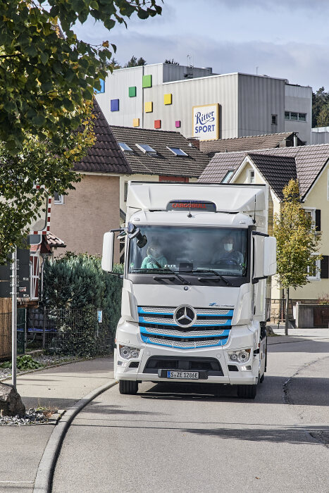 Electric. Practical. Good. – Ritter Sport uses all-electric Mercedes-Benz eActros for production supply