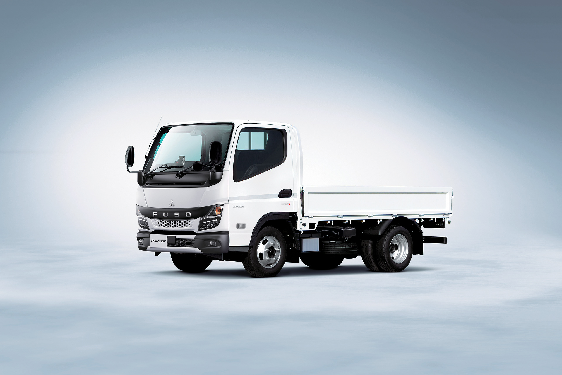Mitsubishi Fuso premieres the new light-duty Canter truck in Japan