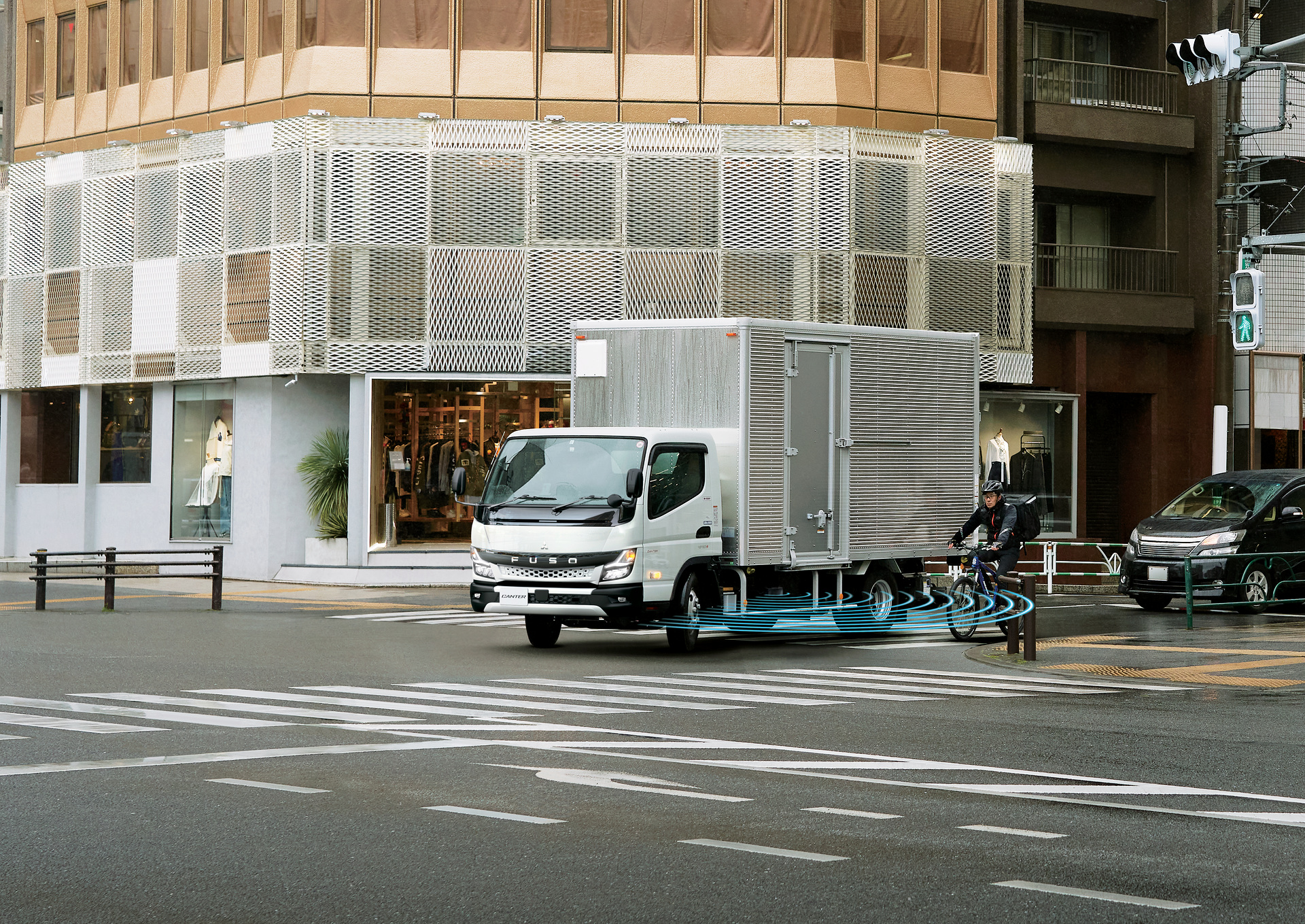Mitsubishi Fuso premieres the new light-duty Canter truck in Japan