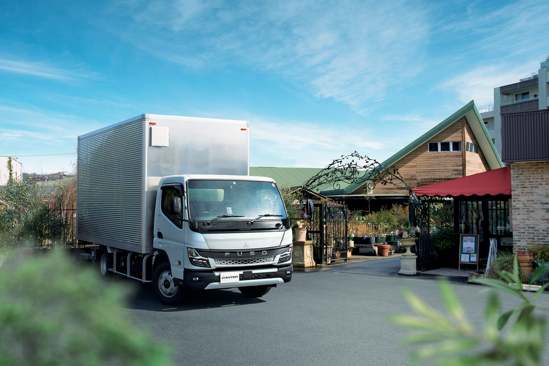 Mitsubishi Fuso premieres the new light-duty Canter truck in Japan