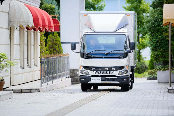 Mitsubishi Fuso premieres the new light-duty Canter truck in Japan