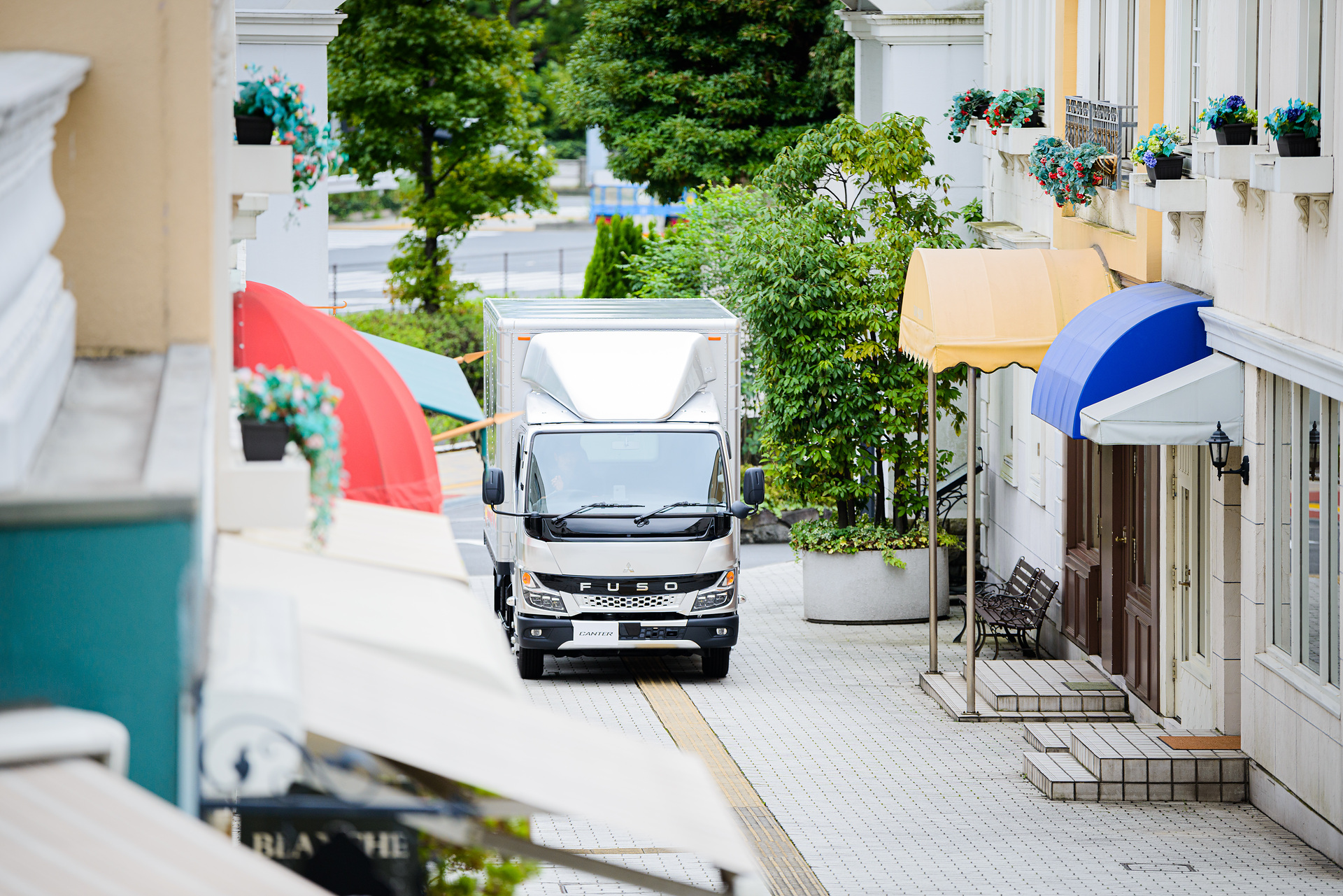 Mitsubishi Fuso premieres the new light-duty Canter truck in Japan
