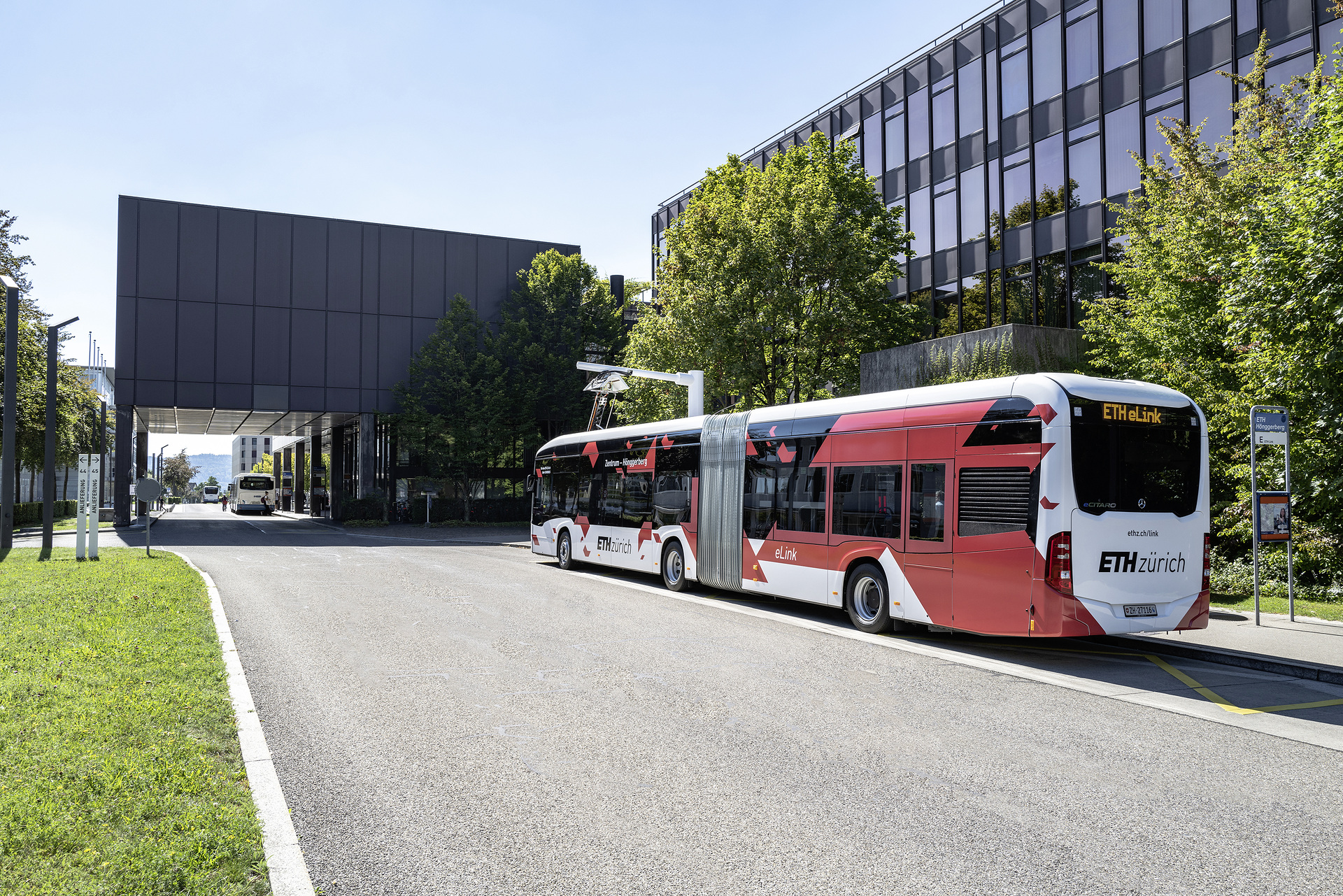 Kaum präsentiert und schon im Linieneinsatz: Mercedes-Benz liefert drei vollelektrisch angetriebene Mercedes-Benz eCitaro G in die Schweiz