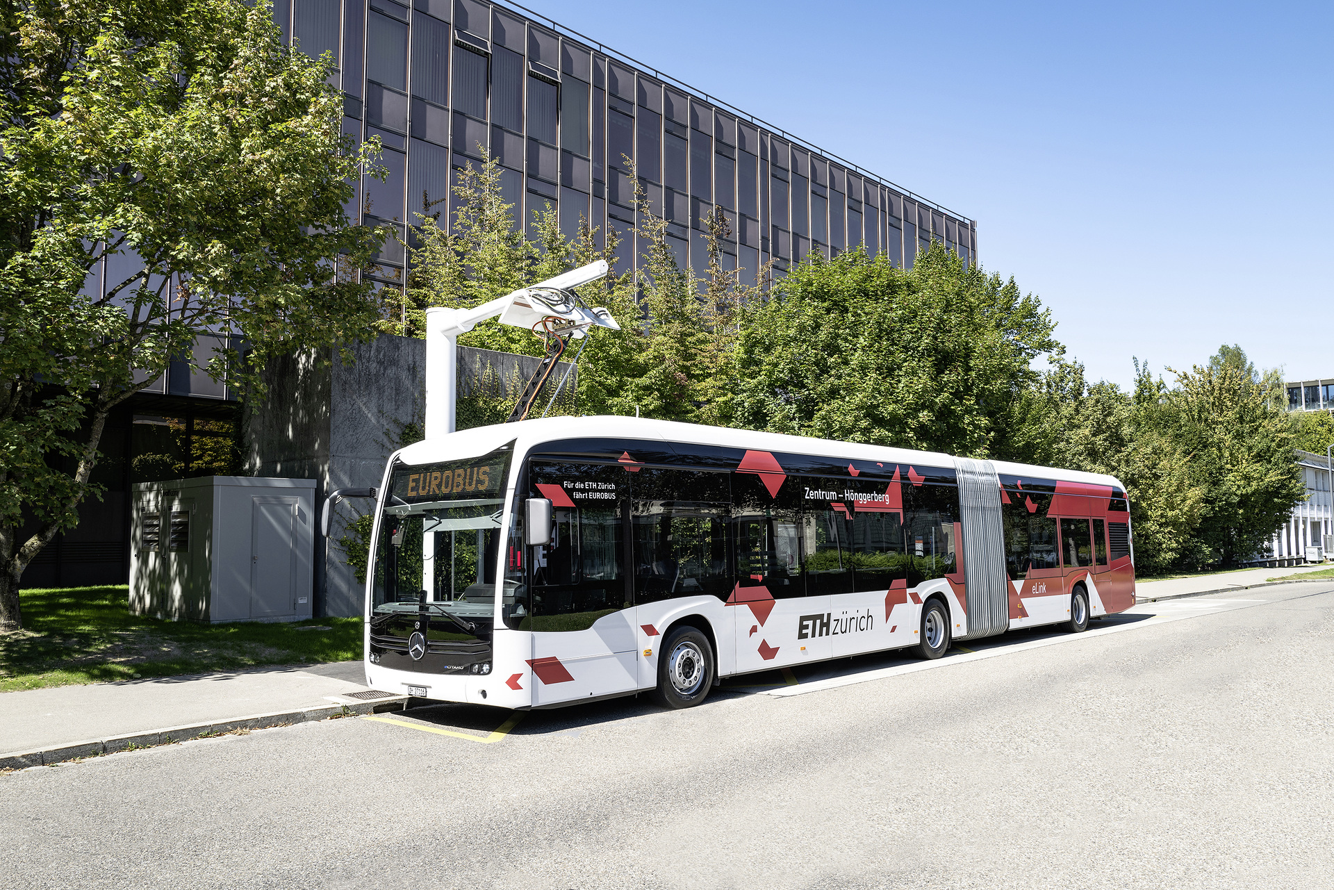 Kaum präsentiert und schon im Linieneinsatz: Mercedes-Benz liefert drei vollelektrisch angetriebene Mercedes-Benz eCitaro G in die Schweiz