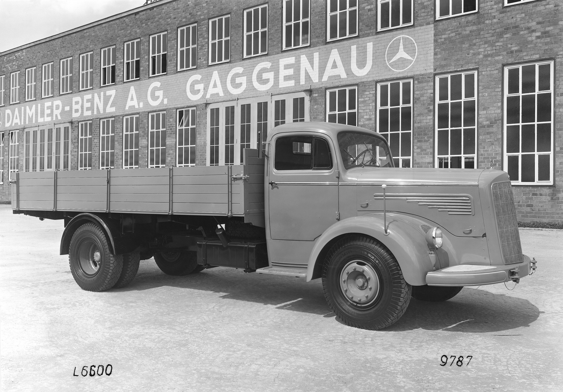 Vor 70 Jahren: Premiere des Schwerlastwagens Mercedes-Benz L 6600 und Omnibus O 6600