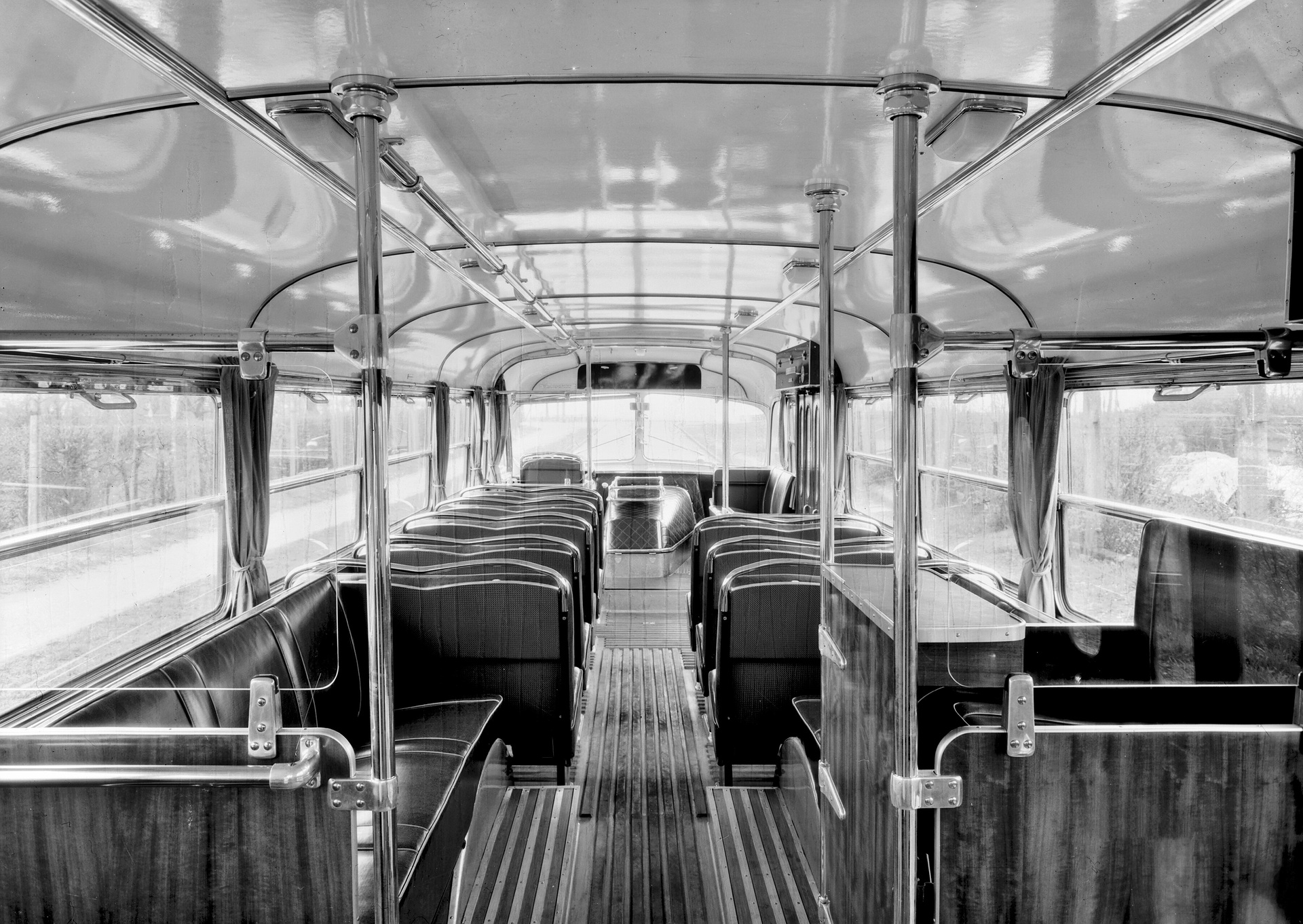 Mercedes-Benz OP 6600, Frontlenkerstadtomnibus der Baureihe 304 mit Frontmotor, Karosserie von Vetter in Fellbach. Foto des Innenraums. (Fotosignatur der Mercedes-Benz Archive: 00147414) Vor 70 Jahren: Premiere des Schwerlastwagens Mercedes-Benz L 6600 und Omnibus O 6600