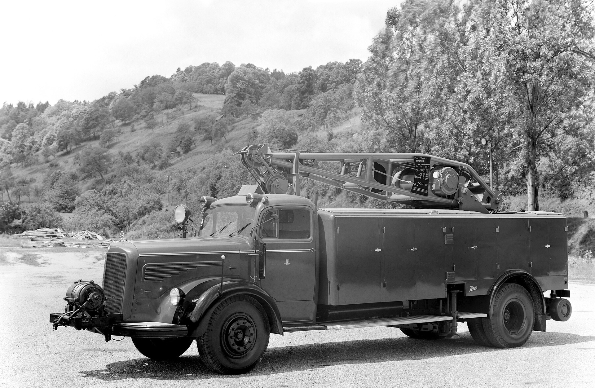 Mercedes-Benz L 315 Fahrgestell der Baureihe 304, Aufbau als Feuerwehr-Rüstkraftwagen R 10 mit 10-Tonnen-Kran. Foto aus dem Jahr 1962. (Fotosignatur der Mercedes-Benz Archive: 00159071) Vor 70 Jahren: Premiere des Schwerlastwagens Mercedes-Benz L 6600 und Omnibus O 6600