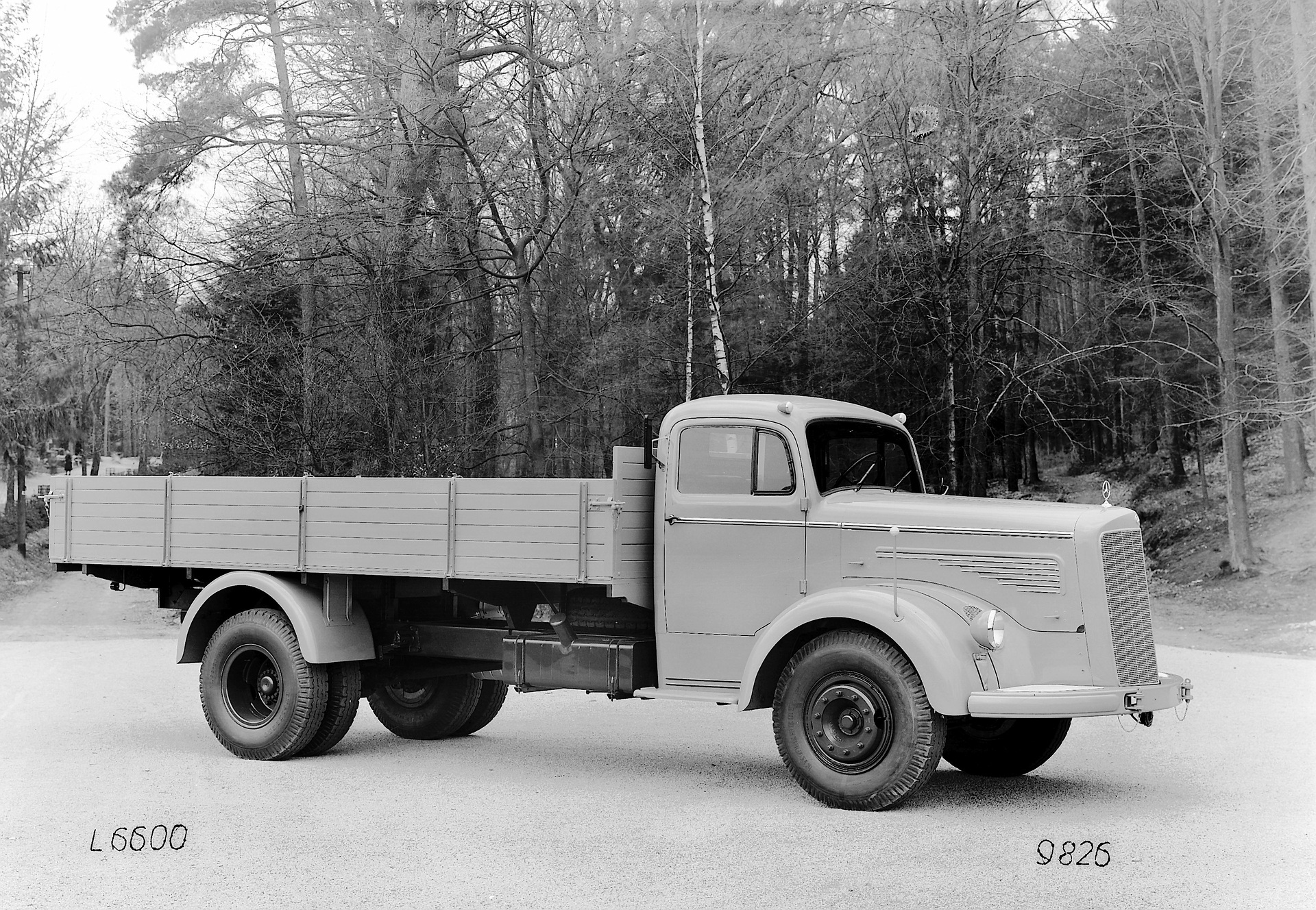 Mercedes-Benz L 6600 der Baureihe 304, Pritschenwagen. (Fotosignatur der Mercedes-Benz Archive: G9826) Vor 70 Jahren: Premiere des Schwerlastwagens Mercedes-Benz L 6600 und Omnibus O 6600