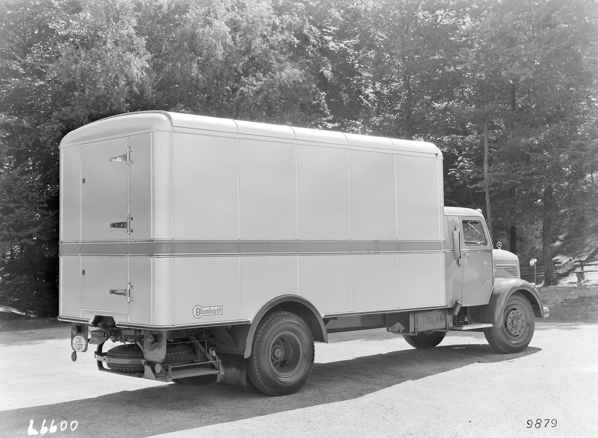 Vor 70 Jahren: Premiere des Schwerlastwagens Mercedes-Benz L 6600 und Omnibus O 6600