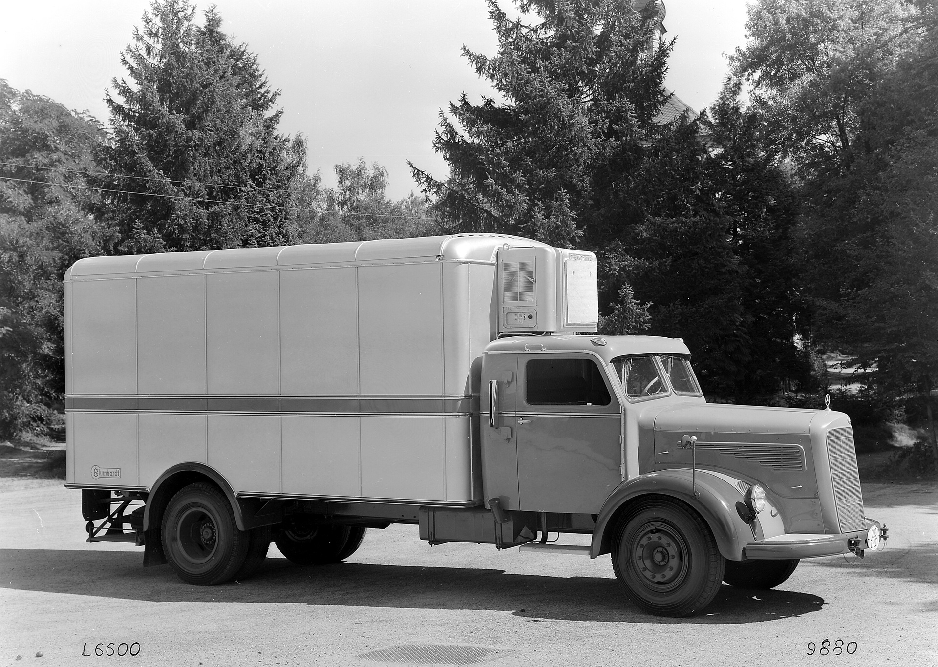 Mercedes-Benz L 6600 der Baureihe 304, Kühlkofferaufbau. (Fotosignatur der Mercedes-Benz Archive: G9880) Vor 70 Jahren: Premiere des Schwerlastwagens Mercedes-Benz L 6600 und Omnibus O 6600
