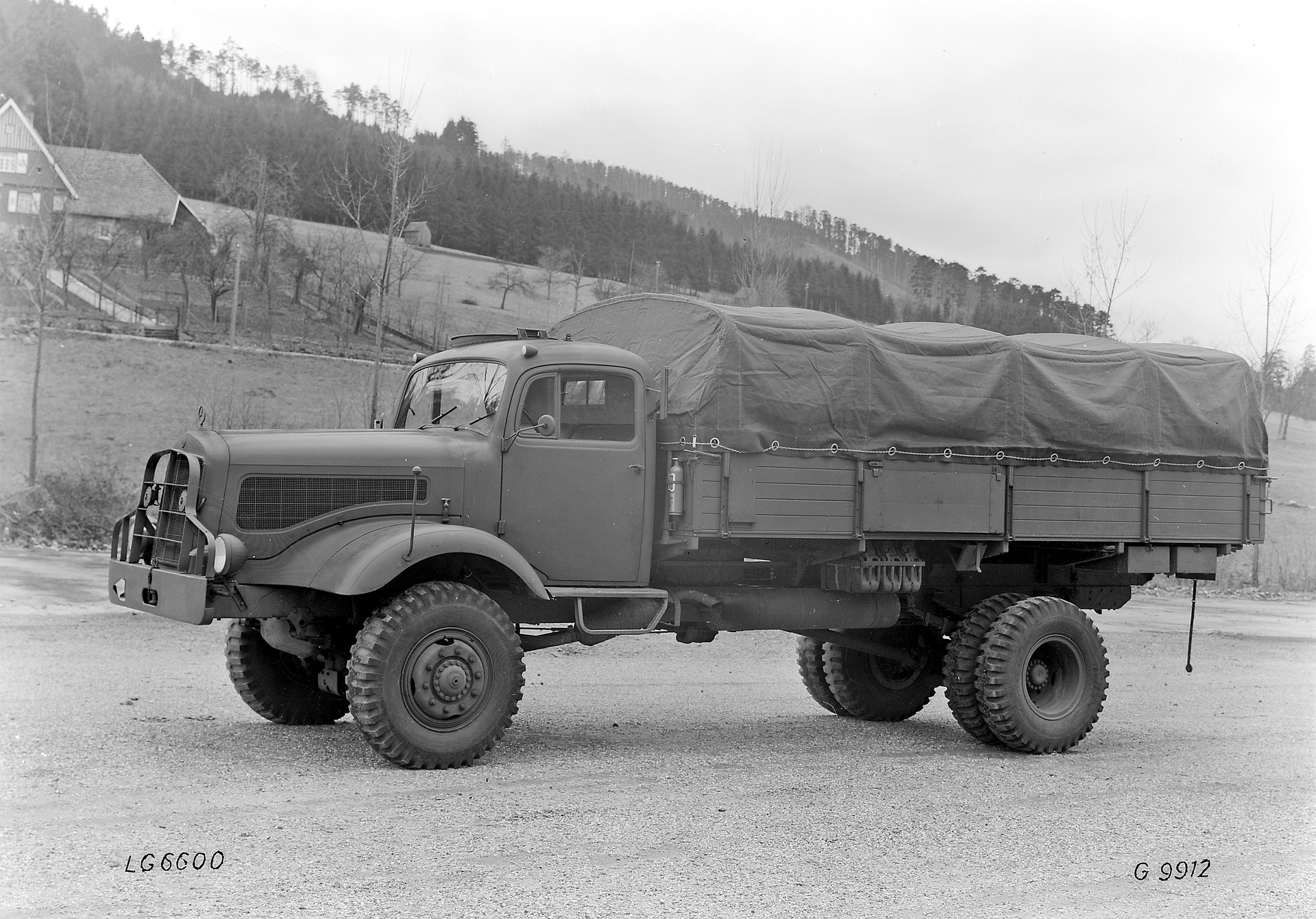 Mercedes-Benz LG 6600 der Baureihe 304, Militärlastwagen. (Fotosignatur der Mercedes-Benz Archive: G9912) Vor 70 Jahren: Premiere des Schwerlastwagens Mercedes-Benz L 6600 und Omnibus O 6600