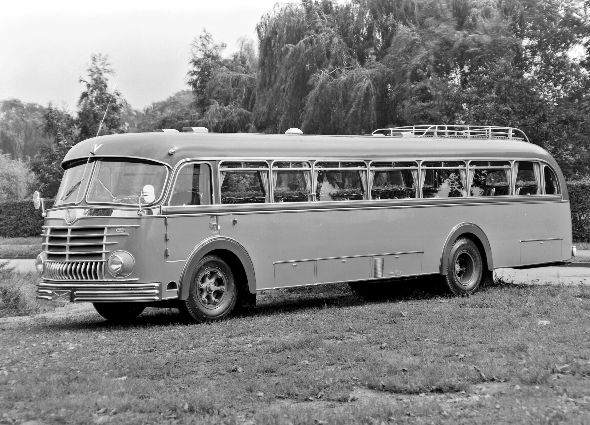 Mercedes-Benz OP 6600, Frontlenkerreiseomnibus der Baureihe 304 mit Frontmotor. Exterieurfoto. (Fotosignatur der Mercedes-Benz Archive: 00147335) Vor 70 Jahren: Premiere des Schwerlastwagens Mercedes-Benz L 6600 und Omnibus O 6600