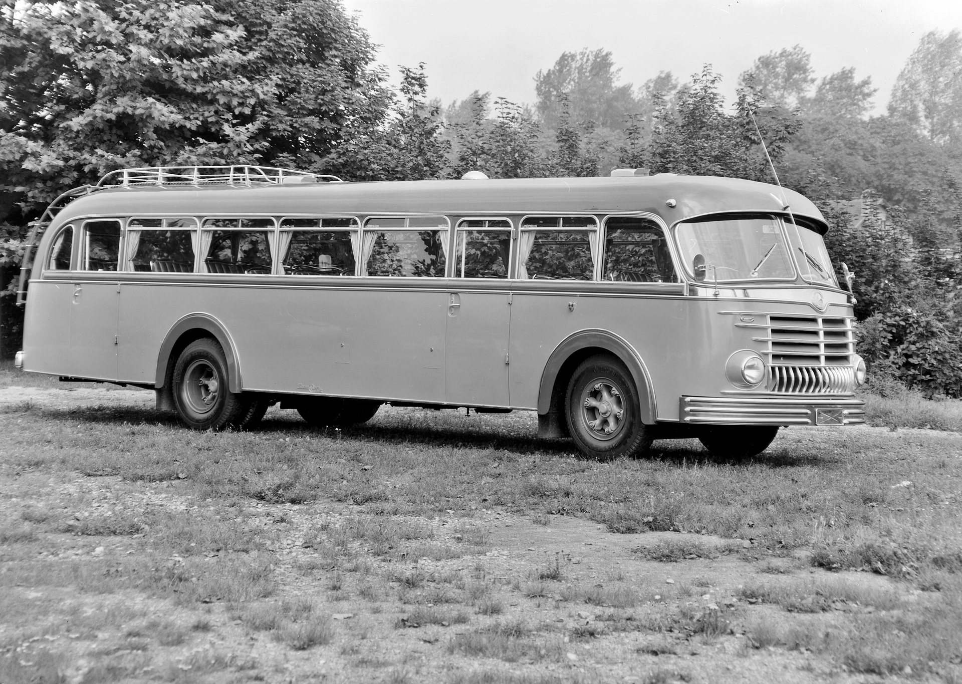 Mercedes-Benz OP 6600, Frontlenkerreiseomnibus der Baureihe 304 mit Frontmotor. Exterieurfoto. (Fotosignatur der Mercedes-Benz Archive: 00147337) Vor 70 Jahren: Premiere des Schwerlastwagens Mercedes-Benz L 6600 und Omnibus O 6600