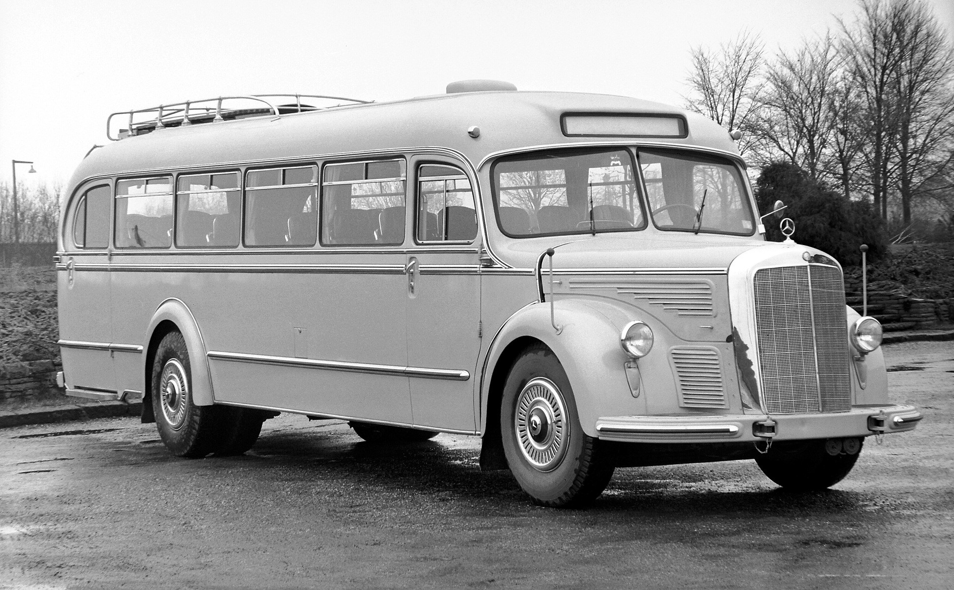 Mercedes-Benz O 6600, Überlandomnibus der Baureihe 304. (Fotosignatur der Mercedes-Benz Archive: SI51503) Vor 70 Jahren: Premiere des Schwerlastwagens Mercedes-Benz L 6600 und Omnibus O 6600