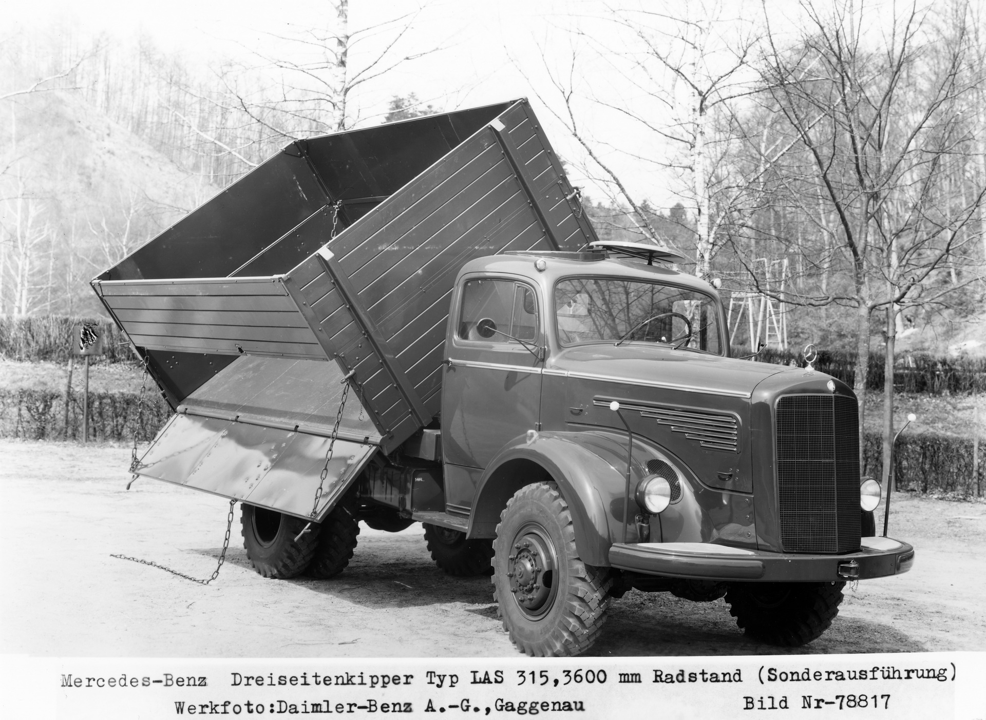 Mercedes-Benz LAS 315, Sonderausführung der Allradsattelzugmaschine der Baureihe 304 mit Kipppritsche. (Fotosignatur der Mercedes-Benz Archive: 78817) Vor 70 Jahren: Premiere des Schwerlastwagens Mercedes-Benz L 6600 und Omnibus O 6600