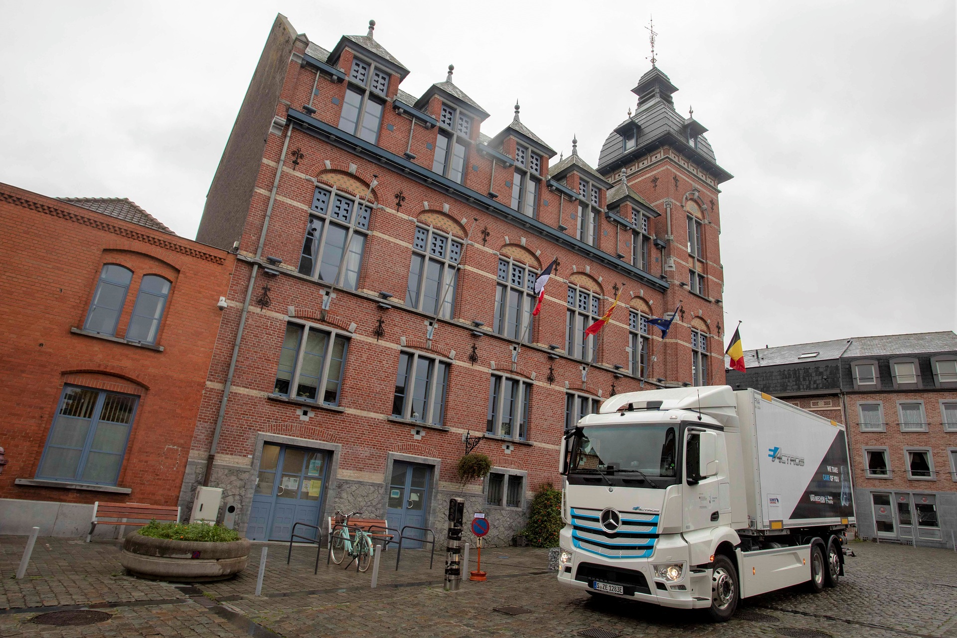 Erster Mercedes-Benz eActros in Belgien: Van Mieghem Logistics testet batterieelektrischen Lkw