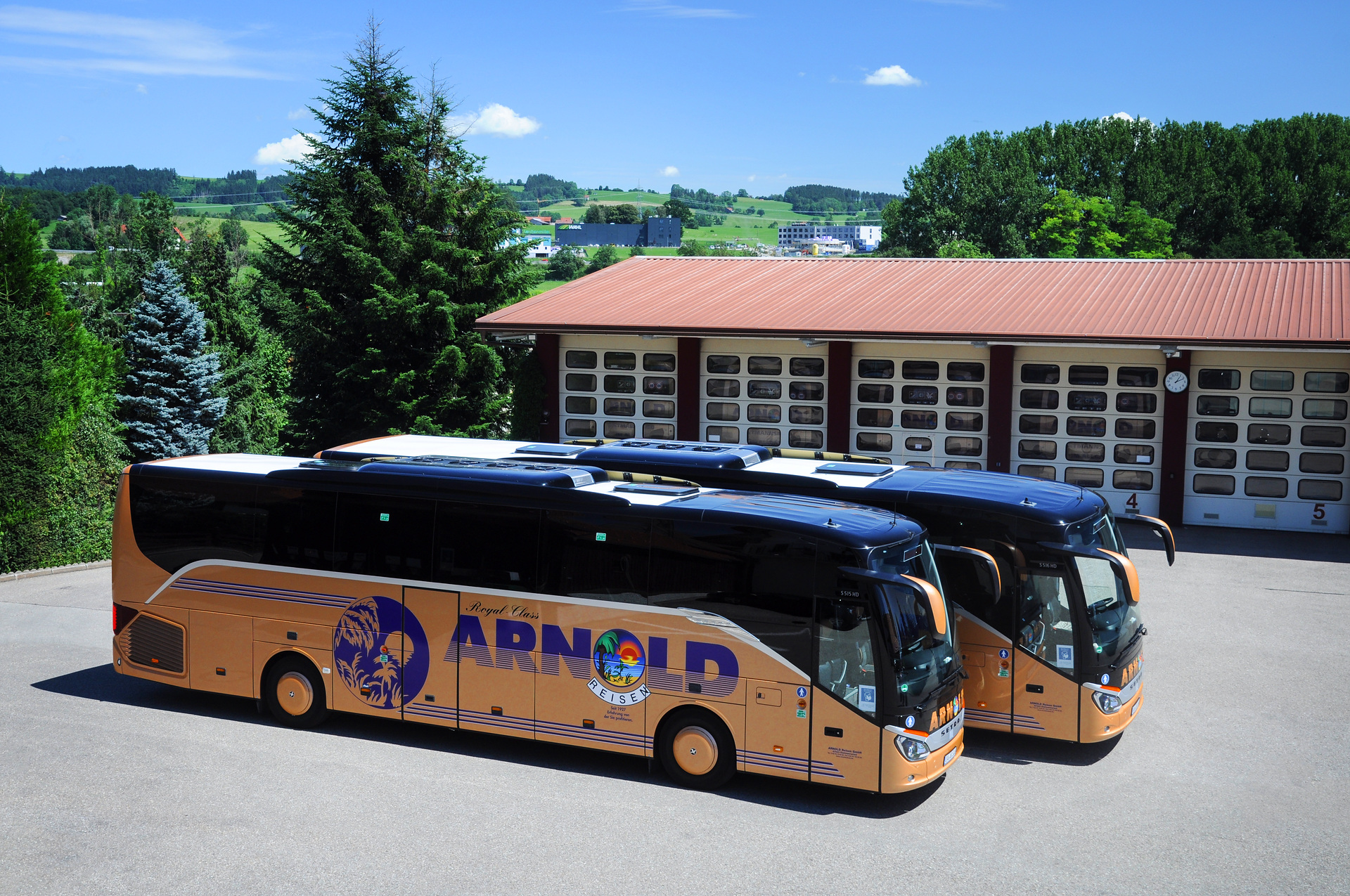 The two new Setra coaches of the ComfortClass the headquarters of Arnold Reisen GmbH in the Allgäu. New Setra coaches for Bavaria