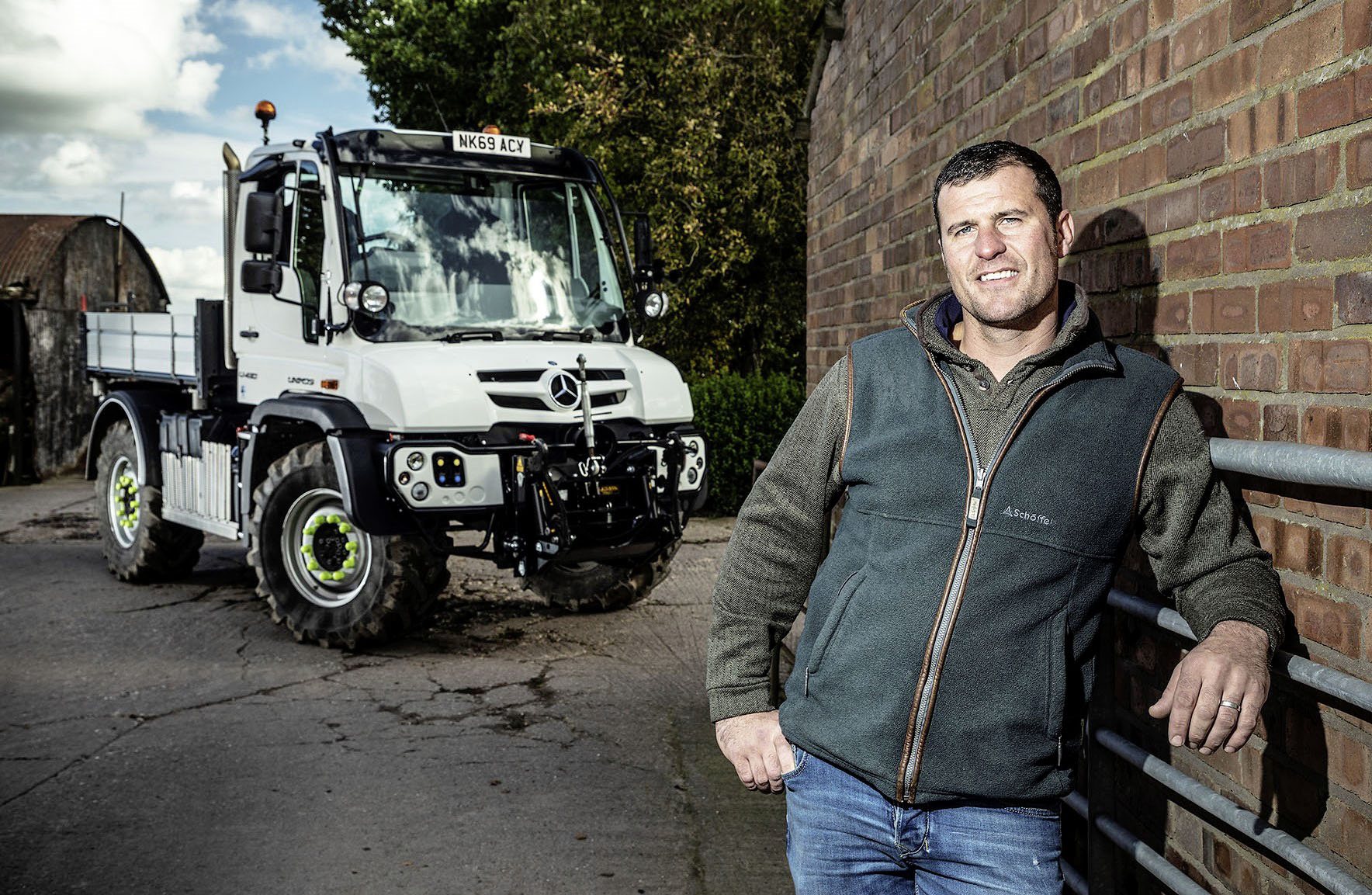 Mercedes-Benz Unimog U 430 cuts travel times by up to three hours and saves more than 75 liters of fuel on some working days when collecting milk in Great Britain, Cheshire, Shropshire and Staffordshire / UK, says CEO Rob Huntbach Unimog delivers milk and cost savings