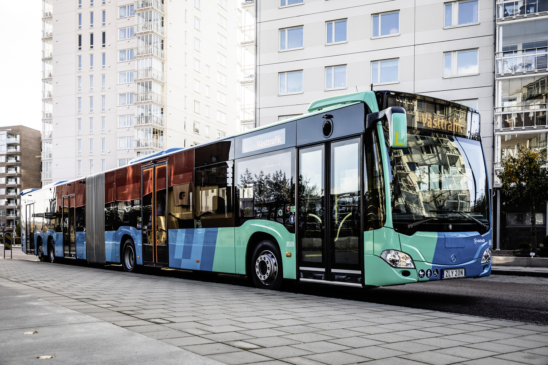 The Swedish transport operator Transdev has ordered 23 units of the Mercedes-Benz city bus CapaCity L. Delivery of the vehicles has already begun. The vehicles are to be in service on the streets of Gothenburg before the end of this year. Giant city buses from Mercedes-Benz are soon driving on Sweden's roads: 23 CapaCity L for the Gothenburg area