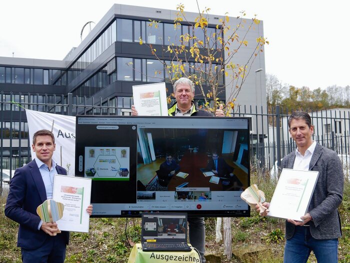 Jahrelanges Engagement und weitere 2.207 m2 naturnahe Grünfläche von der UN-Dekade Biologische Vielfalt ausgezeichnet