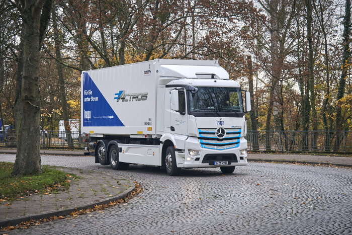 Vollelektrischer eActros jetzt in der Region Karlsruhe: Inapa Deutschland GmbH testet E-Lkw von Mercedes-Benz im Papiergroßhandel