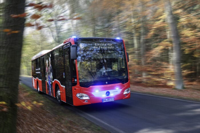 Mit Blaulicht und Martinshorn im Notfalleinsatz: Mercedes-Benz Citaro LE Ü als Rettungsbus für den Verkehrsbetrieb regiobus Potsdam Mittelmark
