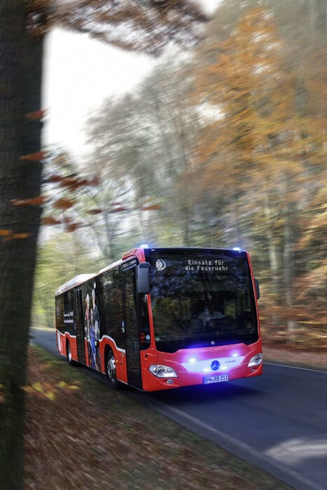 Mit Blaulicht und Martinshorn im Notfalleinsatz: Mercedes-Benz Citaro LE Ü als Rettungsbus für den Verkehrsbetrieb regiobus Potsdam Mittelmark