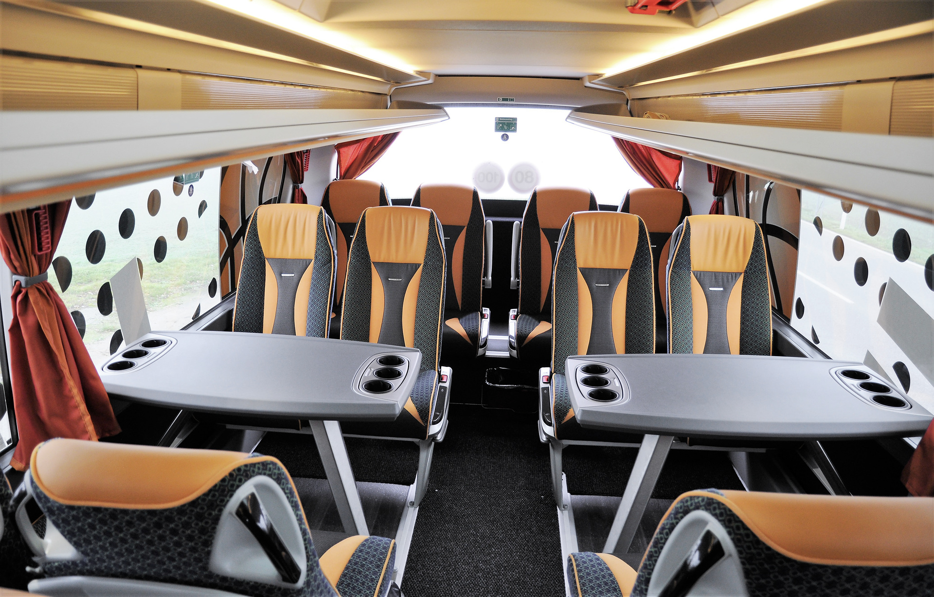 Der neue Teambus der Ulmer Bundesliga-Basketballer: ein Doppelstockbus S 531 DT des Busunternehmen Baumeister-Knese. Neustarts mit Setra Doppelstockbussen