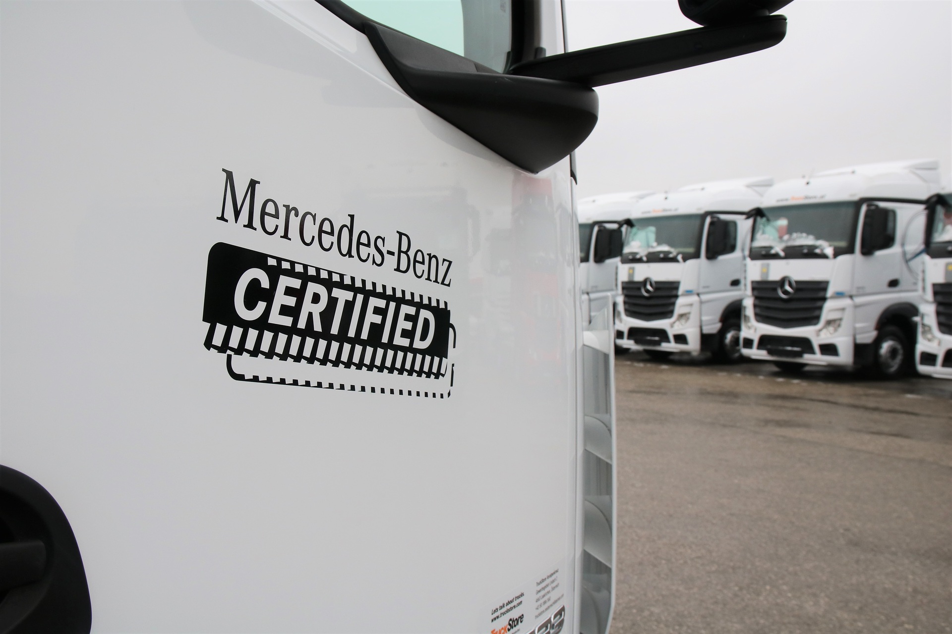 Mercedes-Benz Lkw führt mit „Mercedes-Benz Certified“ neues Label für Gebraucht-Trucks ein Mercedes-Benz Lkw führt mit „Mercedes-Benz Certified“ neues Label für Gebraucht-Trucks ein - 10 Fragen und Antworten rund um das neue Qualitätsversprechen