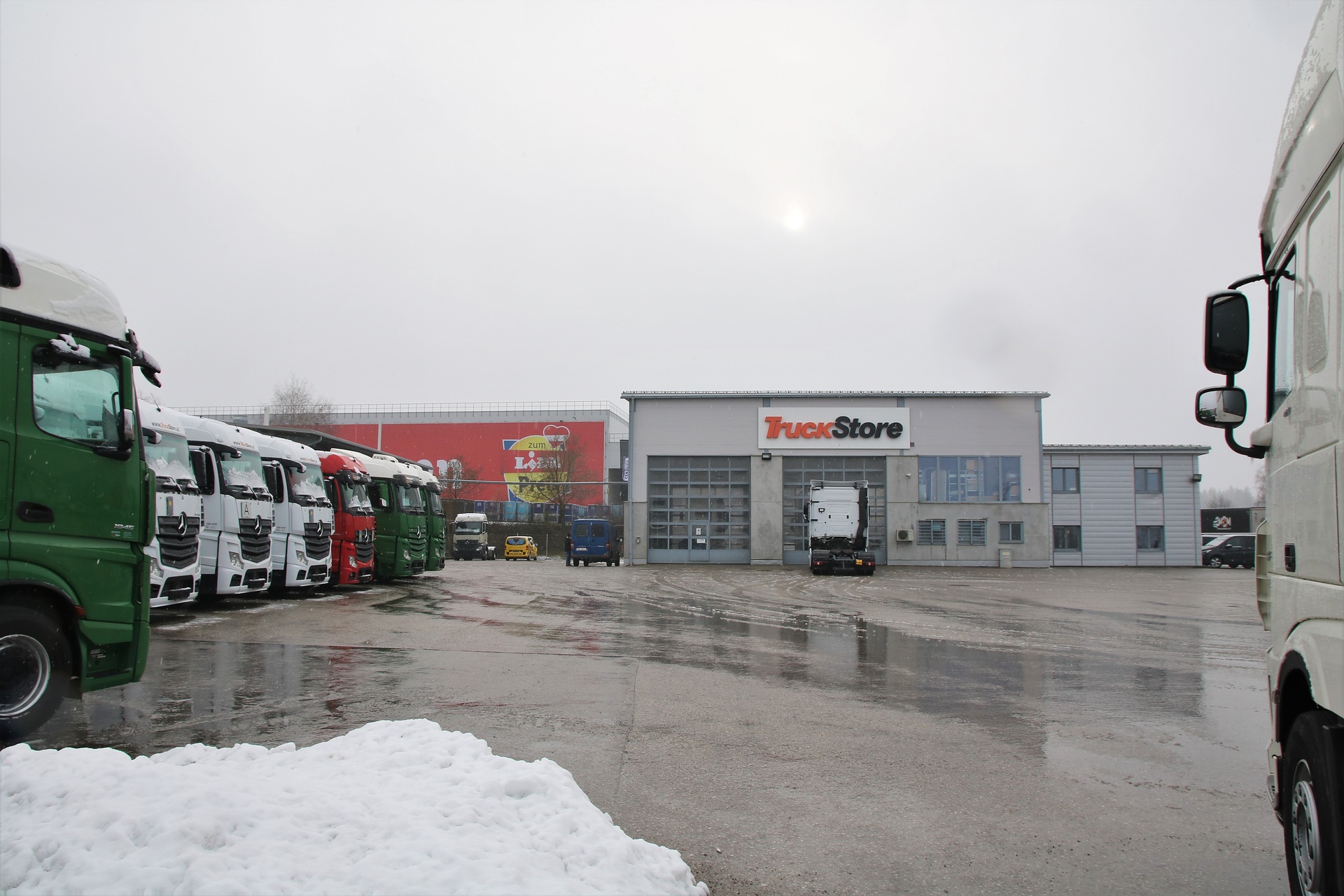 Mercedes-Benz Lkw führt mit „Mercedes-Benz Certified“ neues Label für Gebraucht-Trucks ein Mercedes-Benz Lkw führt mit „Mercedes-Benz Certified“ neues Label für Gebraucht-Trucks ein - 10 Fragen und Antworten rund um das neue Qualitätsversprechen