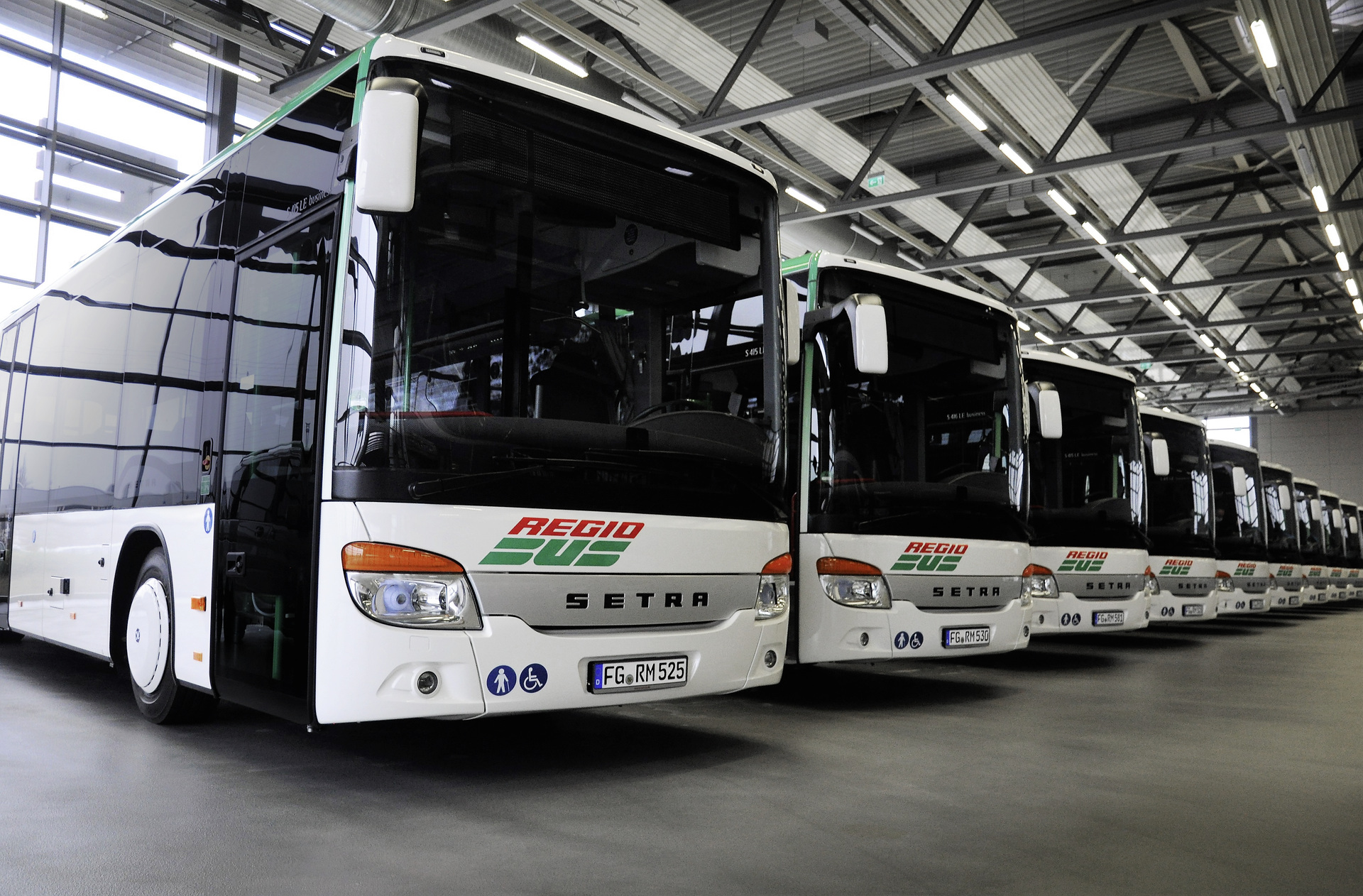 Nine Setra low entry buses destined for Regiobus Mittelsachsen GmbH, at the brand customer centre in Neu-Ulm. 25 Setra low-entry buses for Hessen and Saxony